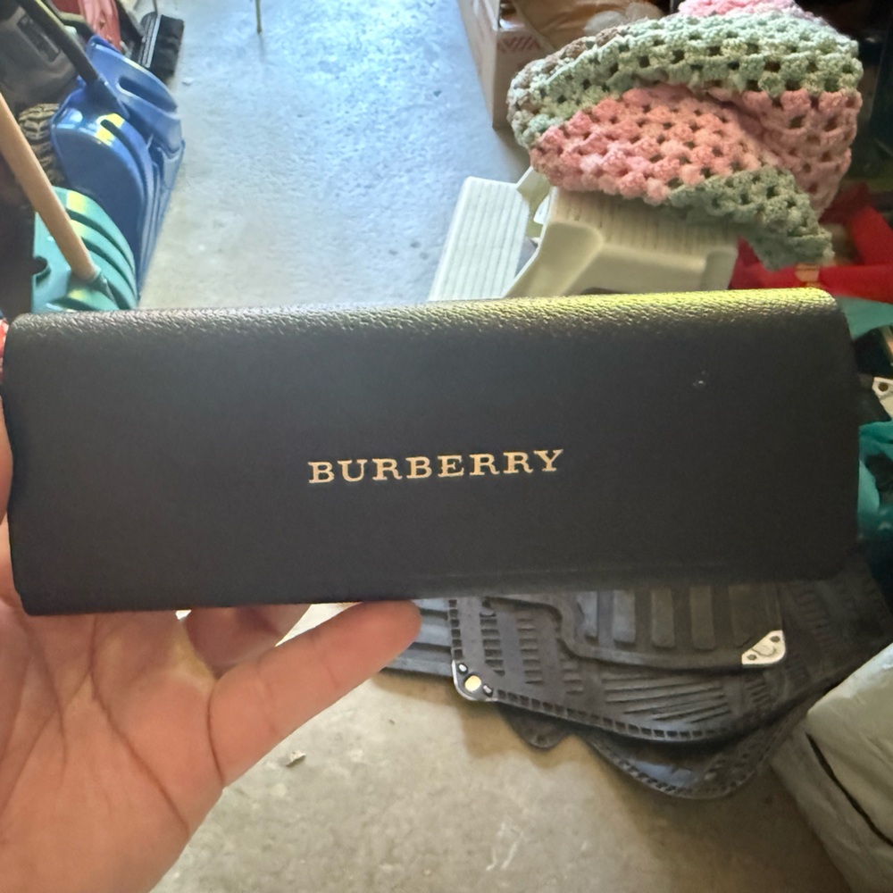 Burberry reading glasses case (small)